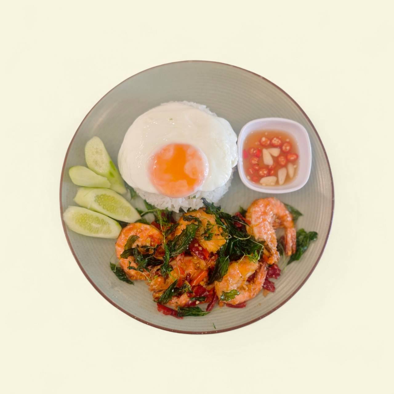 กะเพรากุ้งตัวโต ไข่ดาวลาวา 